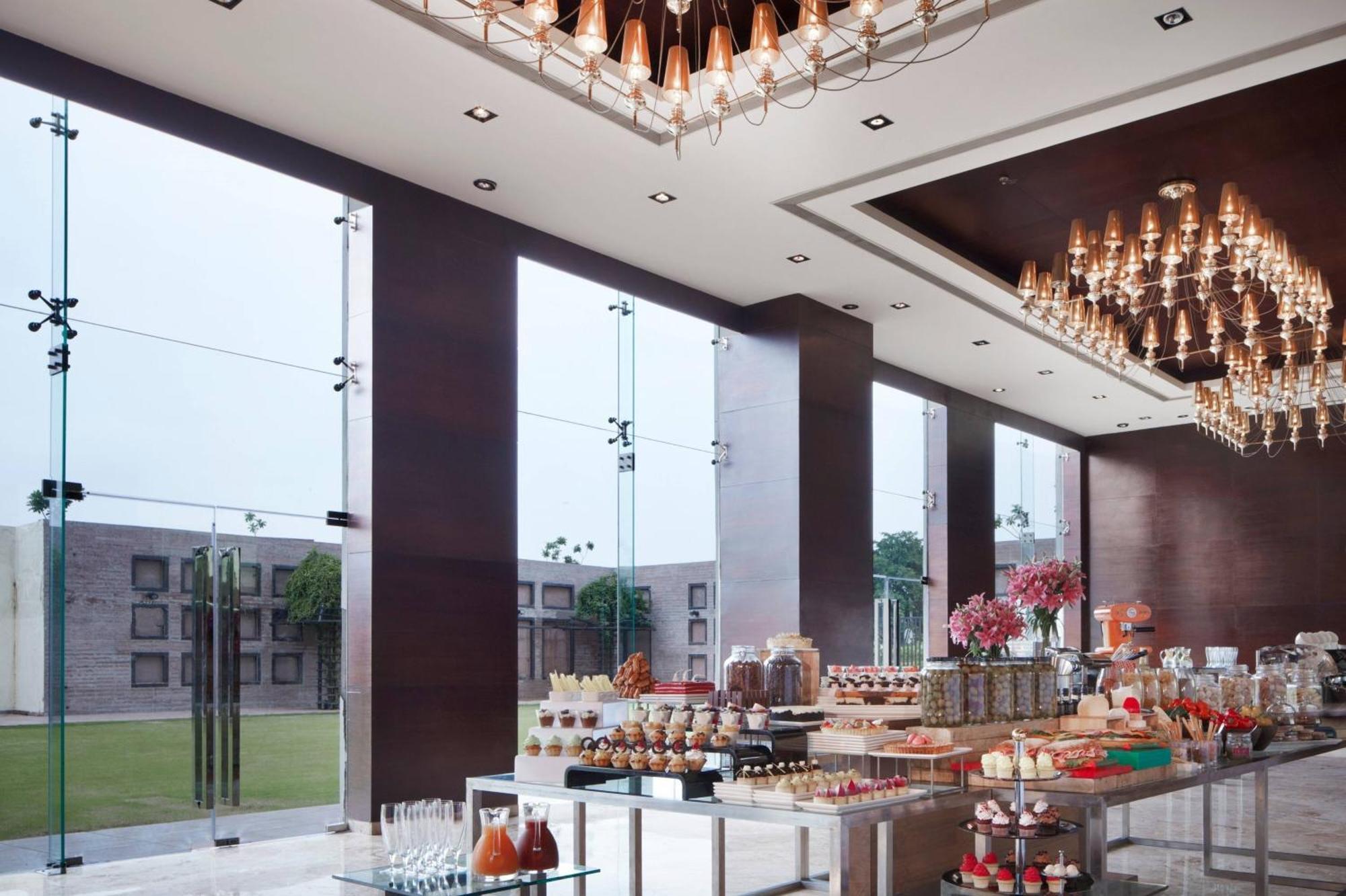 자이푸르 메리어트 호텔 외부 사진 The lobby