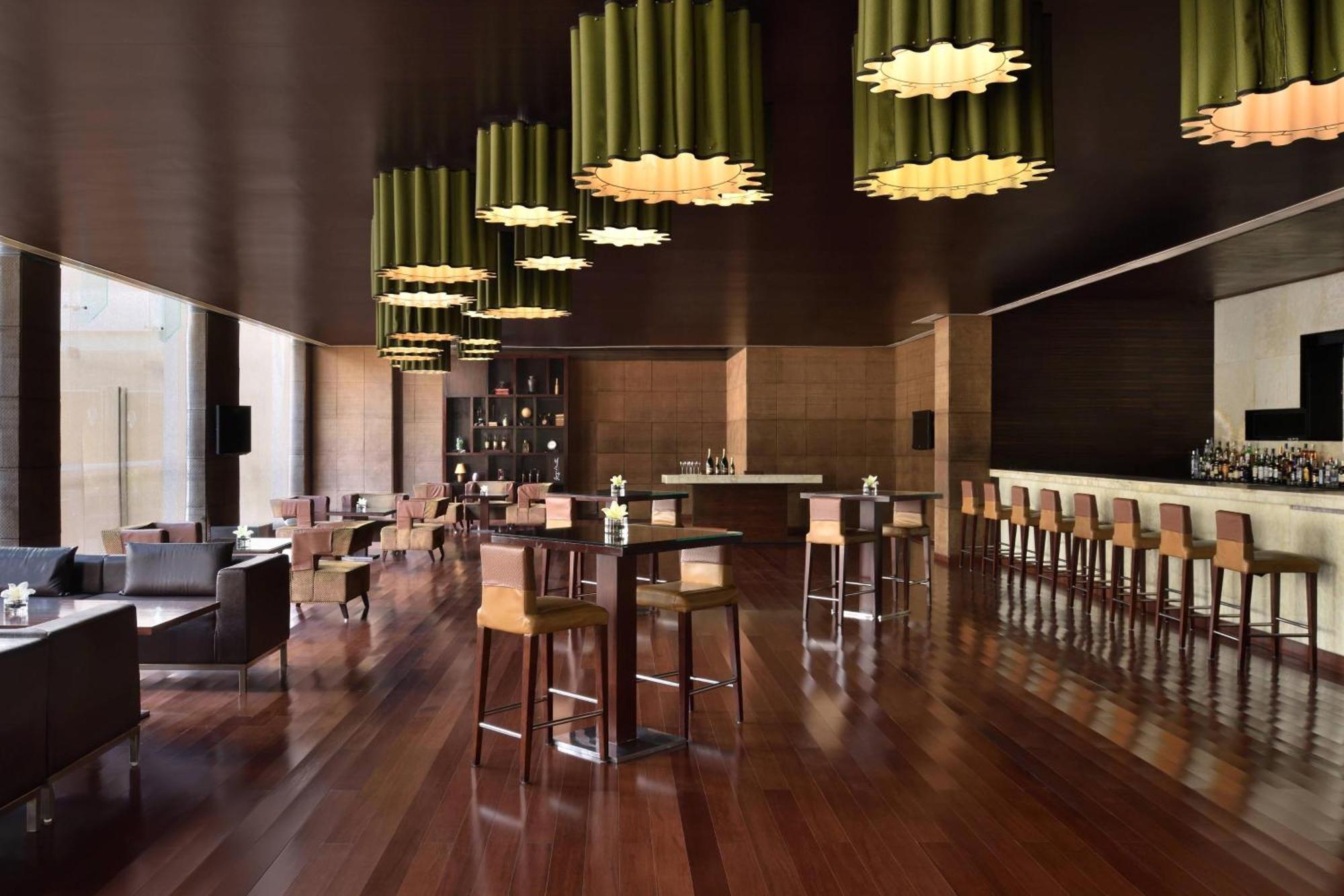 자이푸르 메리어트 호텔 외부 사진 The Lounge at the airport