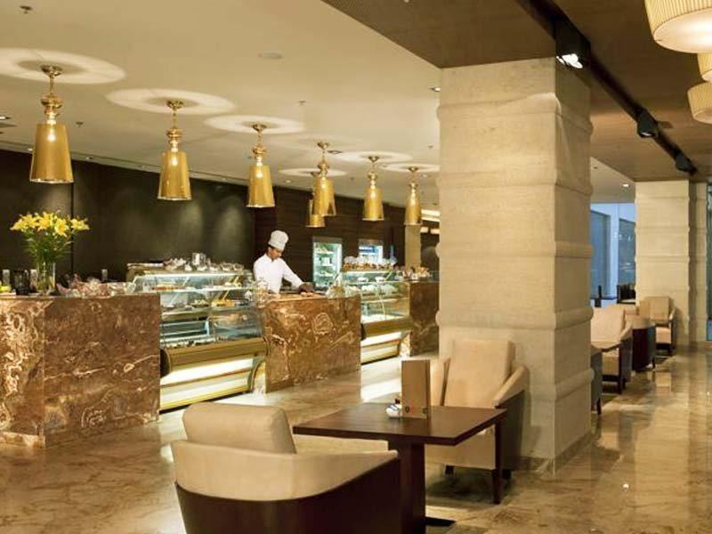 자이푸르 메리어트 호텔 외부 사진 The lobby lounge