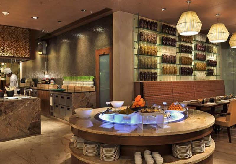 자이푸르 메리어트 호텔 외부 사진 The interior of the restaurant