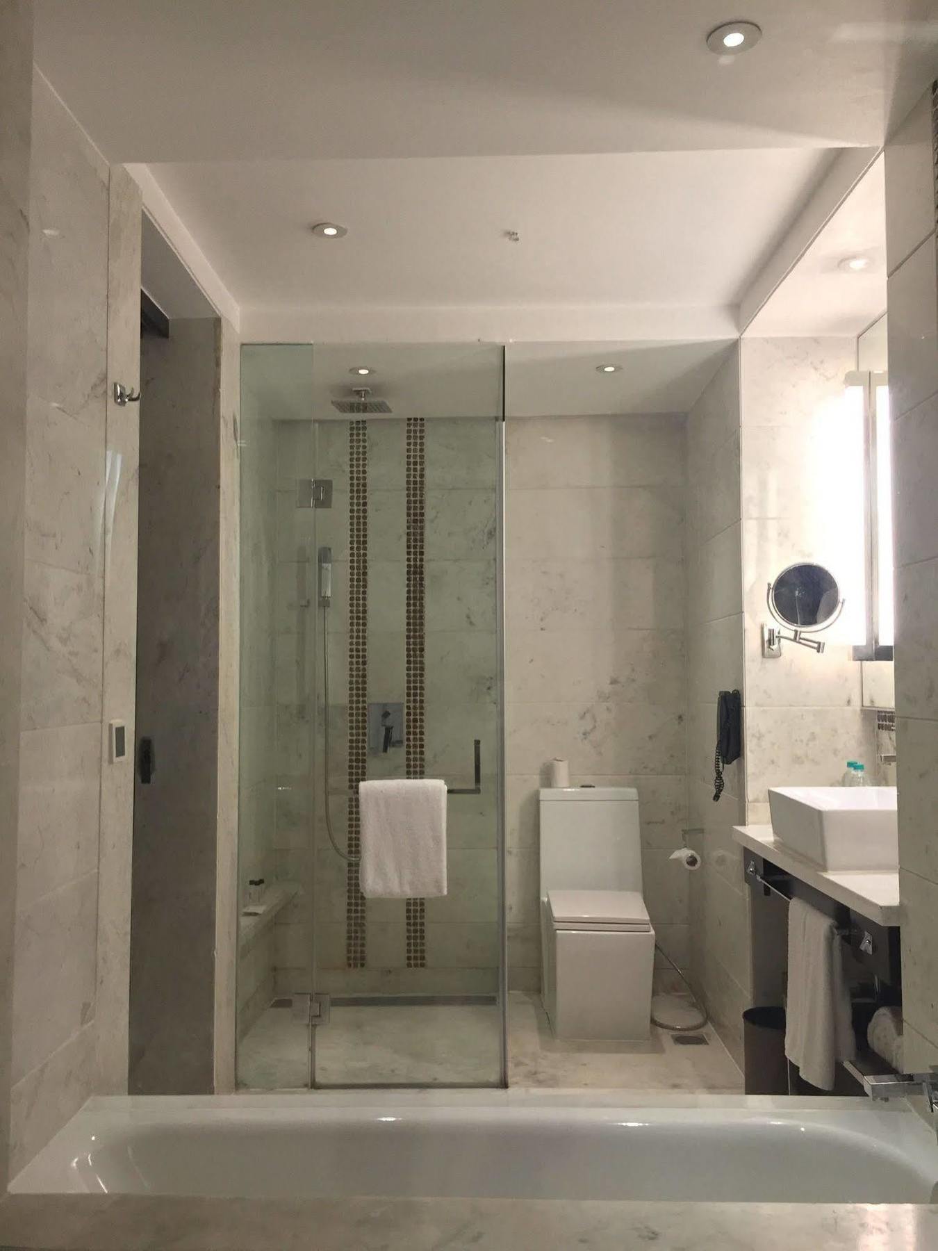 자이푸르 메리어트 호텔 외부 사진 Bathroom of a hotel room